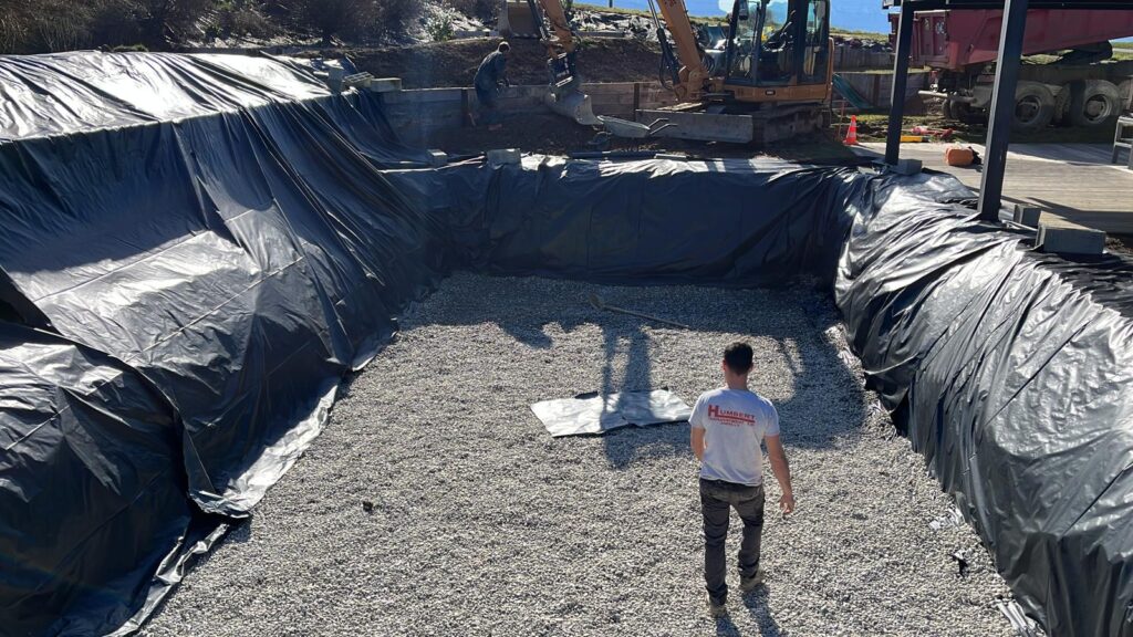 Terrassement pour la création d’une piscine enterrée.