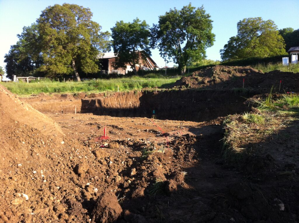 Terrassement pour villa et agrandissement sur terrain en pente.